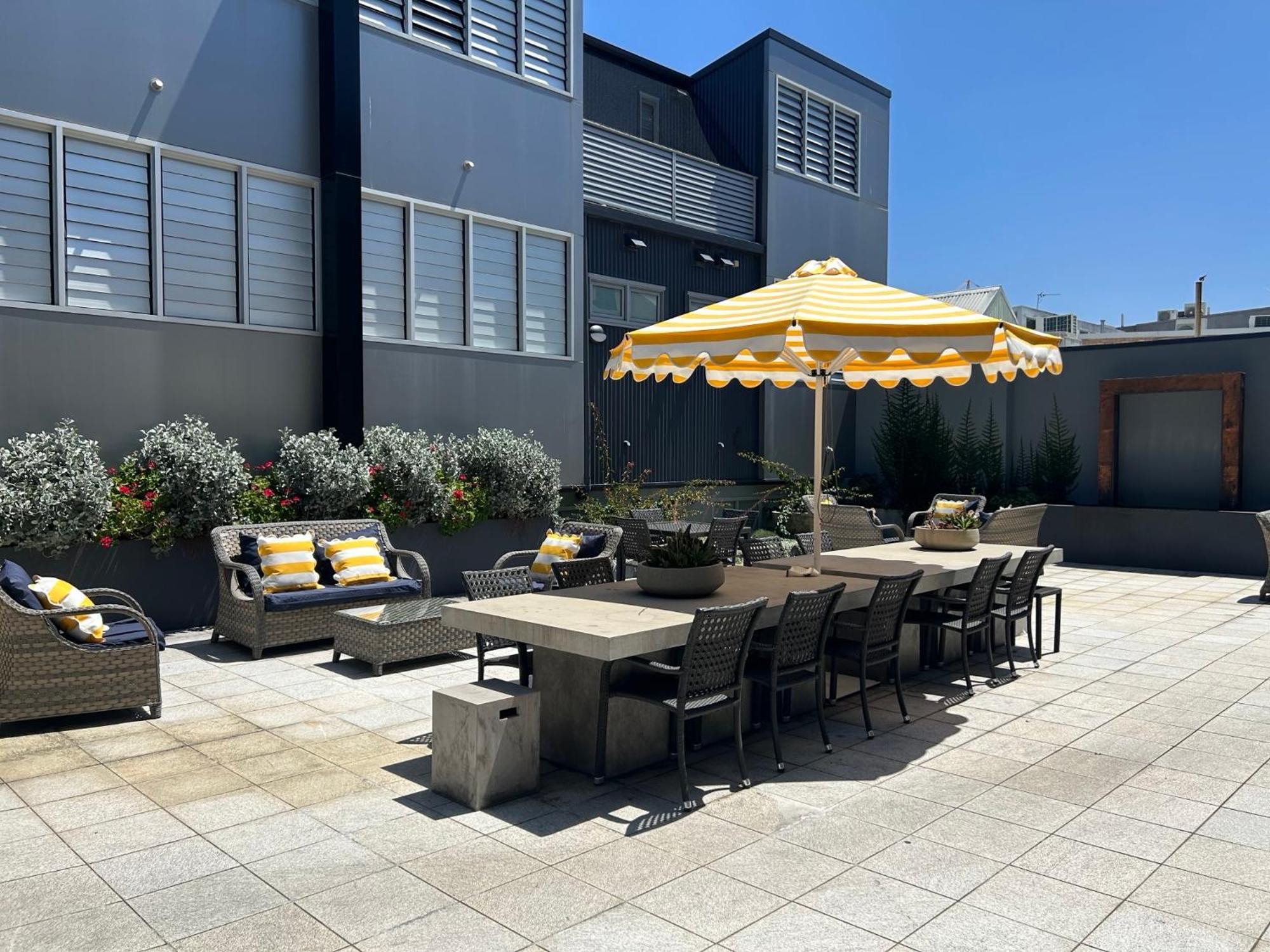 Crown On Darby Newcastle Aparthotel Exterior photo